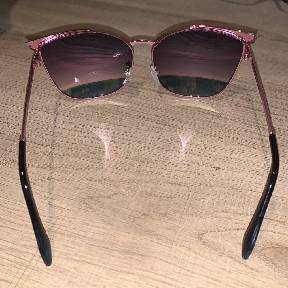 Sunglasses - Picture 4 of 5
